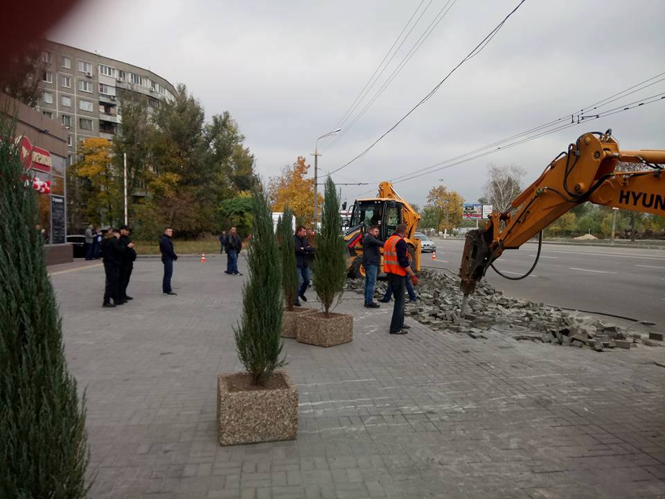 Демонтаж незаконной парковки на Победе. Новости Днепра