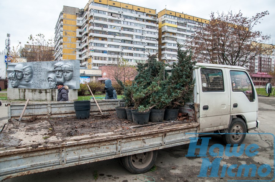 "Зеленстрой" Днепра продолжает озеленять город. Новости Днепр