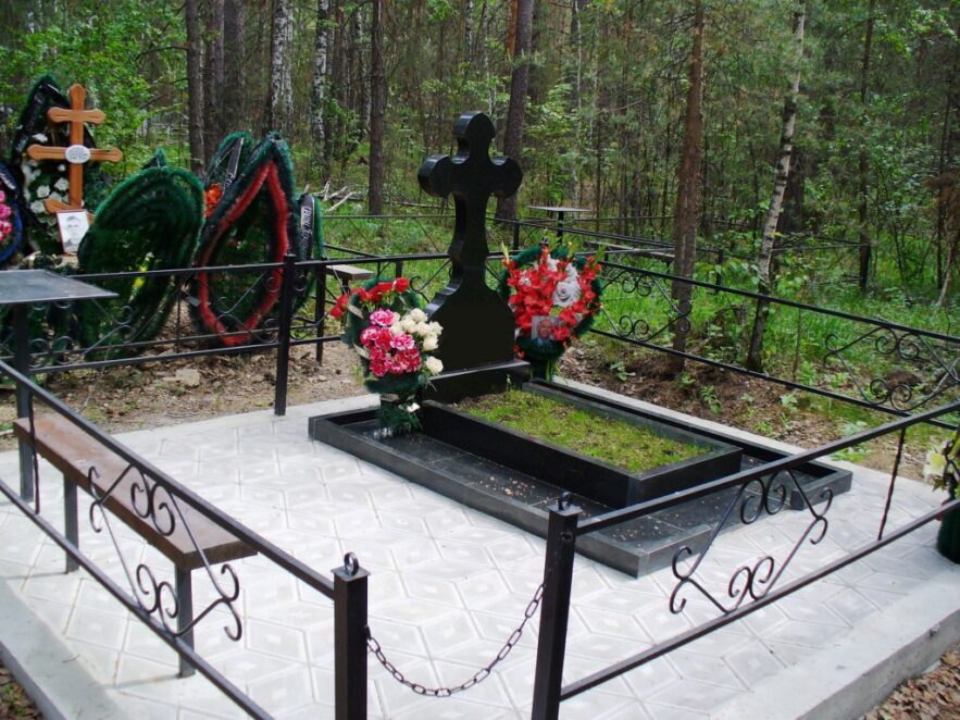 В Днепре запретят оградки и венки на кладбищах. Новости Днепра