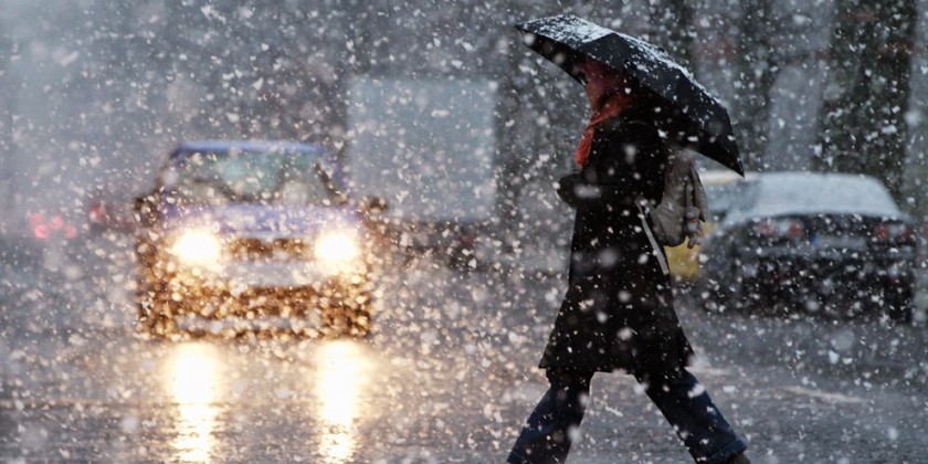 В Днепре штормовое предупреждение: обращение к водителям и телефоны помощи. новости Днепра