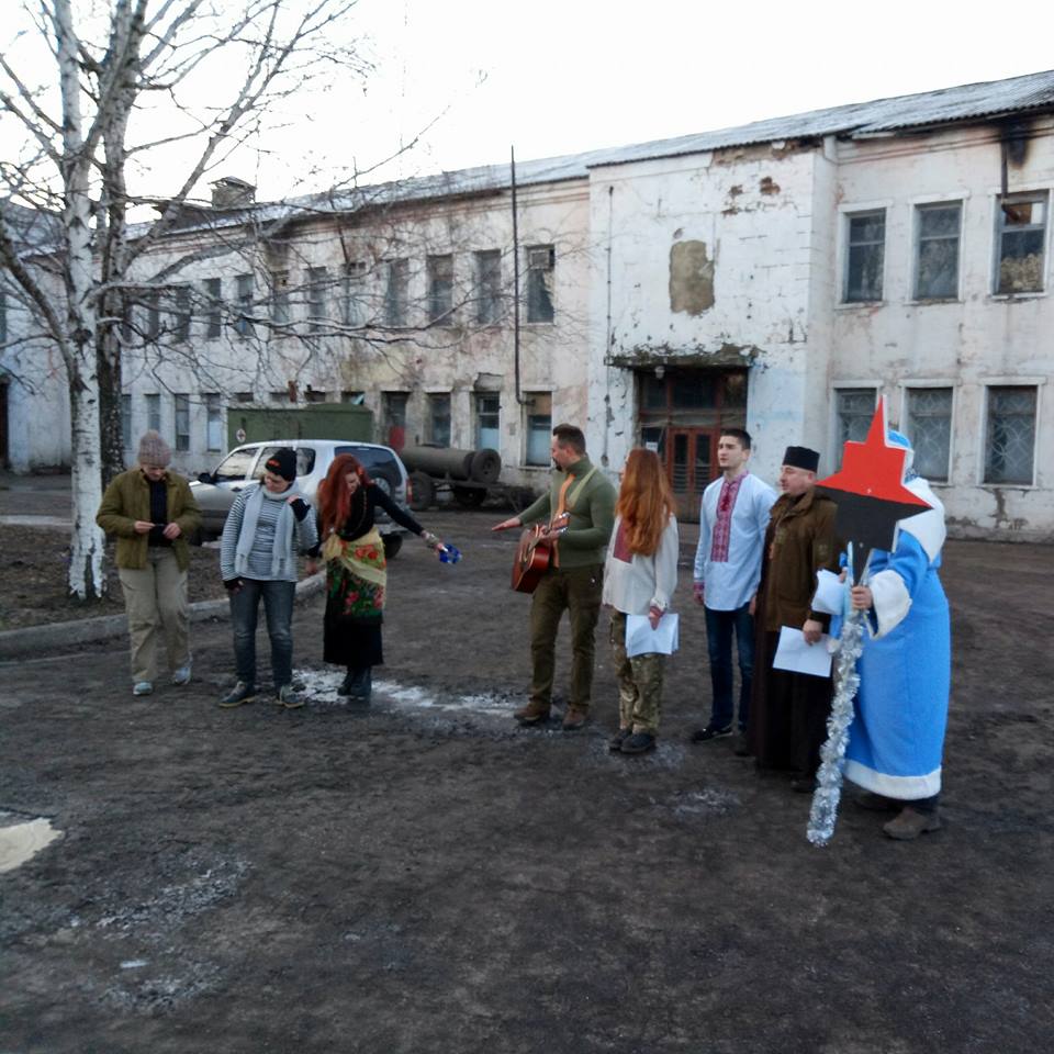 Дніпряни-посіпаки провели святковий вертеп у АТО (ФОТО). Новости Днепра.
