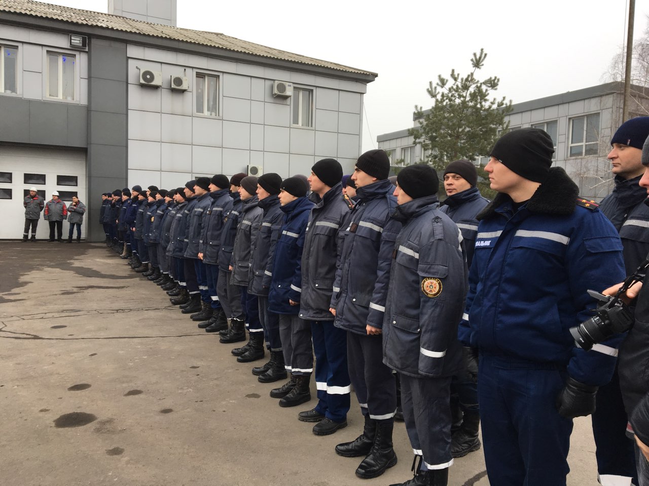 Днепровские спасатели передали праздничные угощения в АТО. Новости Днепра