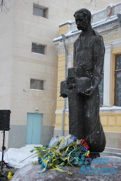 В Днепре почтили память Героев Крут. Новости Днепра