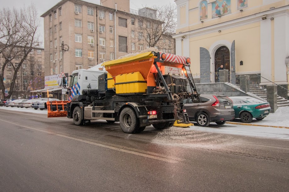 Дороги Дніпра від снігу очищають 76 снігоочисних машин. Новости Днепр