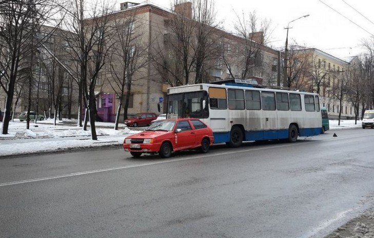 В результате ДТП в Днепре парализовано движение. Новости Днепра