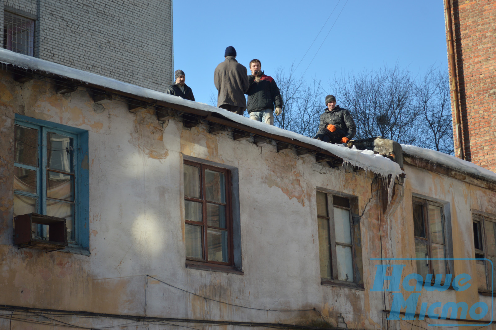 В Днепре демонтируют здание, в котором живут люди (ФОТО). Новости Днепра.