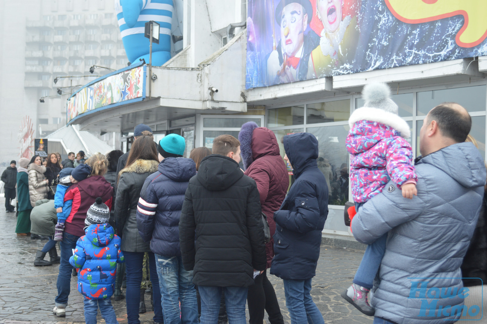 В Днепре прошёл настоящий цирк возле цирка (ФОТО, ВИДЕО). Новости Днепра.