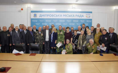 Міська рада Дніпра нагородила воїнів-інтернаціонолістів (ФОТО). Новости Днепра.