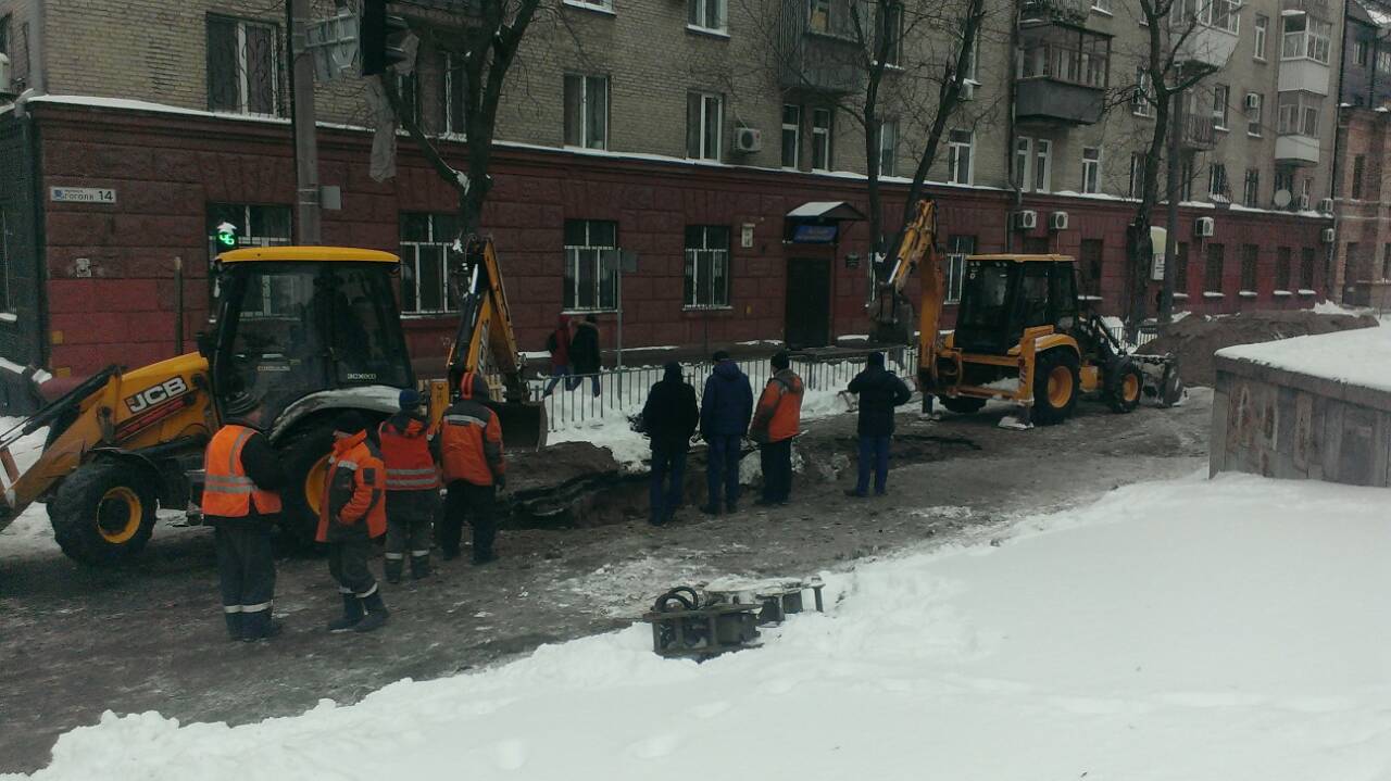 В Днепре активно ликвидируют провал на улице Гоголя. Новости Днепра