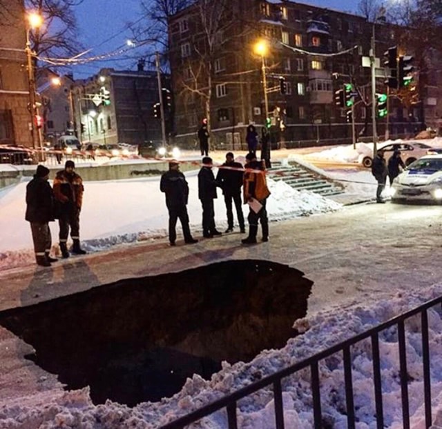 В центре Днепра провалился асфальт. Новости Днепра.