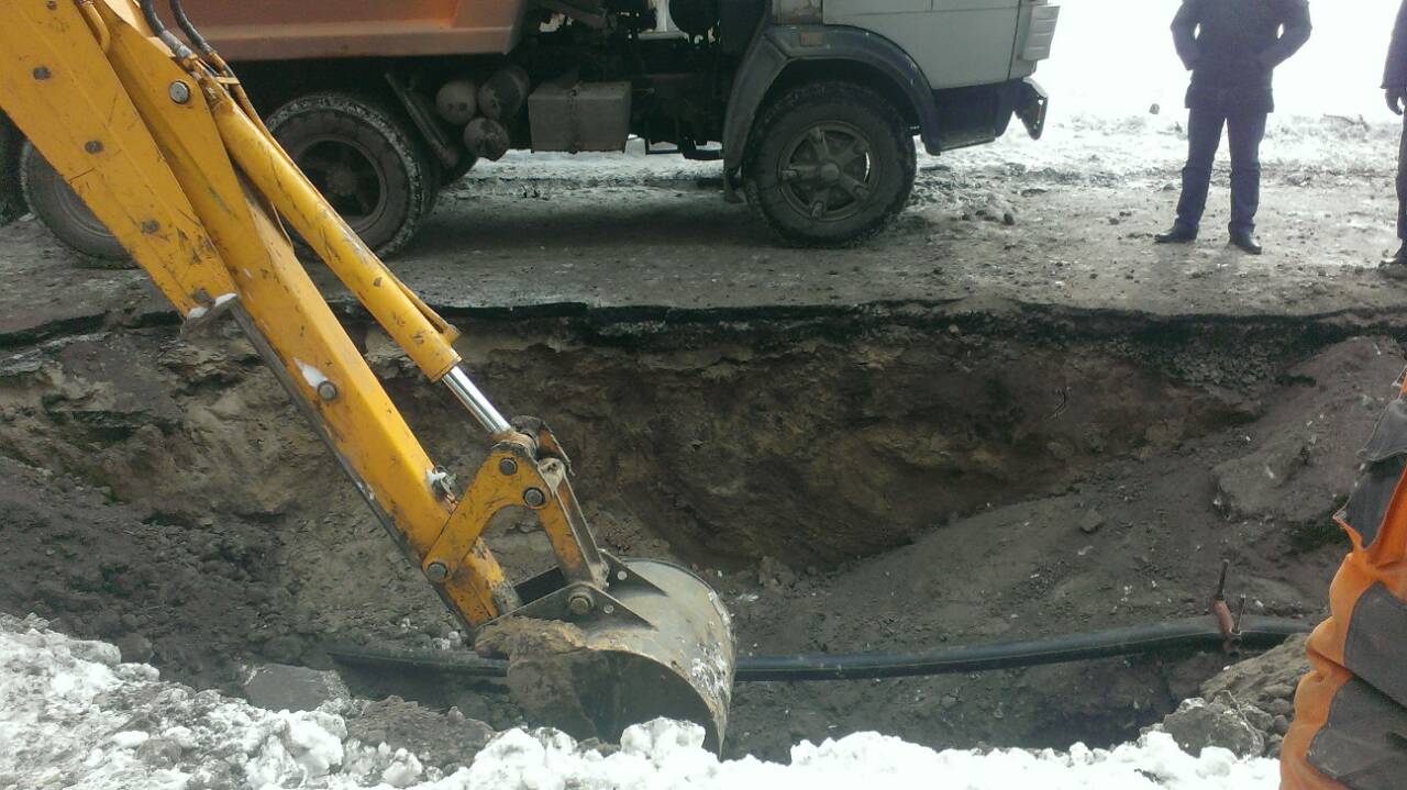 В Днепре активно ликвидируют провал на улице Гоголя. Новости Днепра