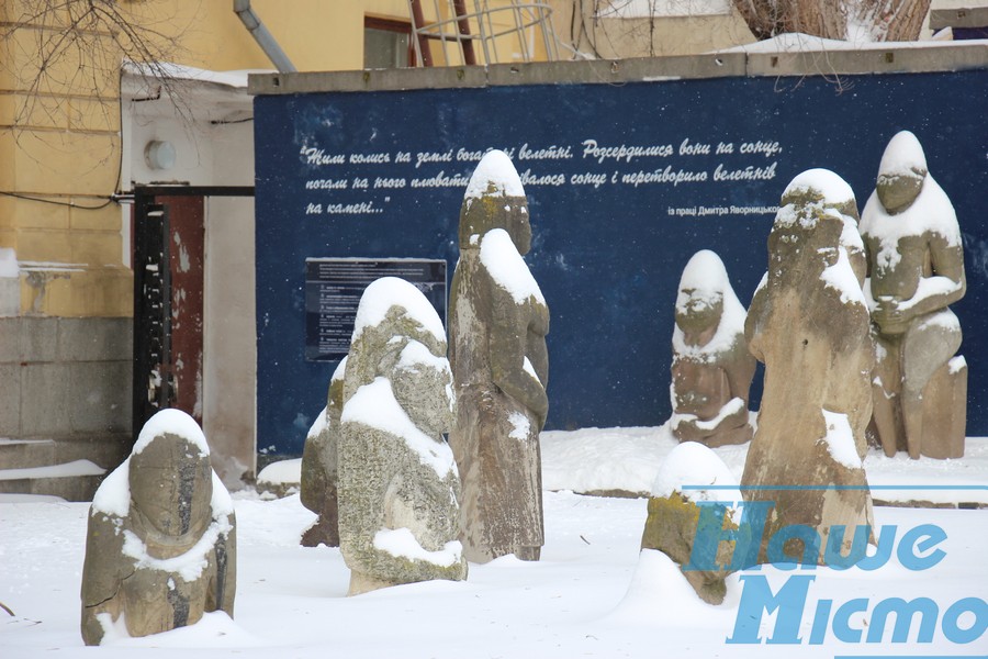 В Днепр прибыла 100-летняя каменная скульптура. Новости Днепра