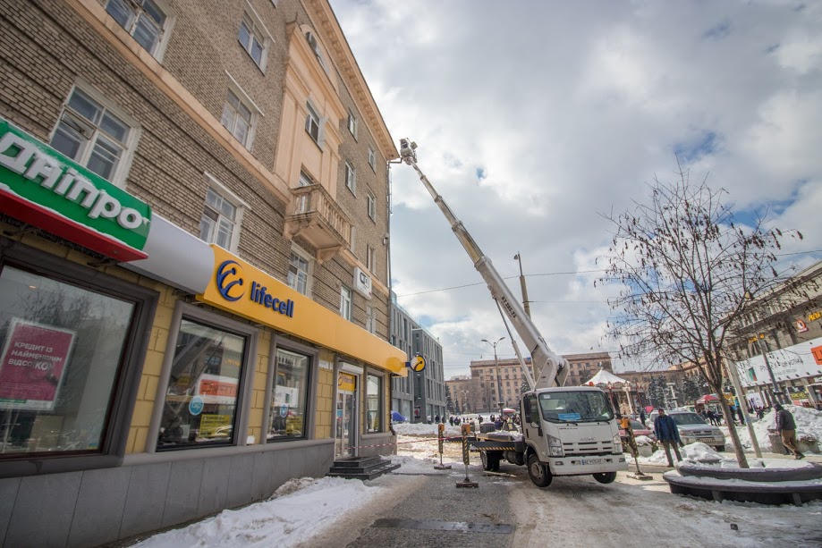 Як у Дніпрі прибирають небезпечні бурульки з дахів (ФОТОРЕПОРТАЖ). Новости Днепра.