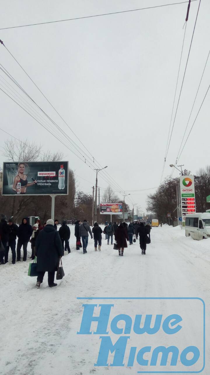 В Днепр накрыла непогода: как горожане добираются на работу (ФОТО, ВИДЕО). Новости Днепра.