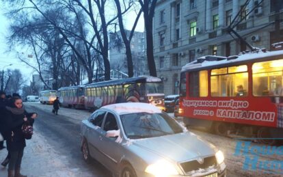 В Днепре парализовано движение первого и пятого трамваев (ФОТО). новости Днепра