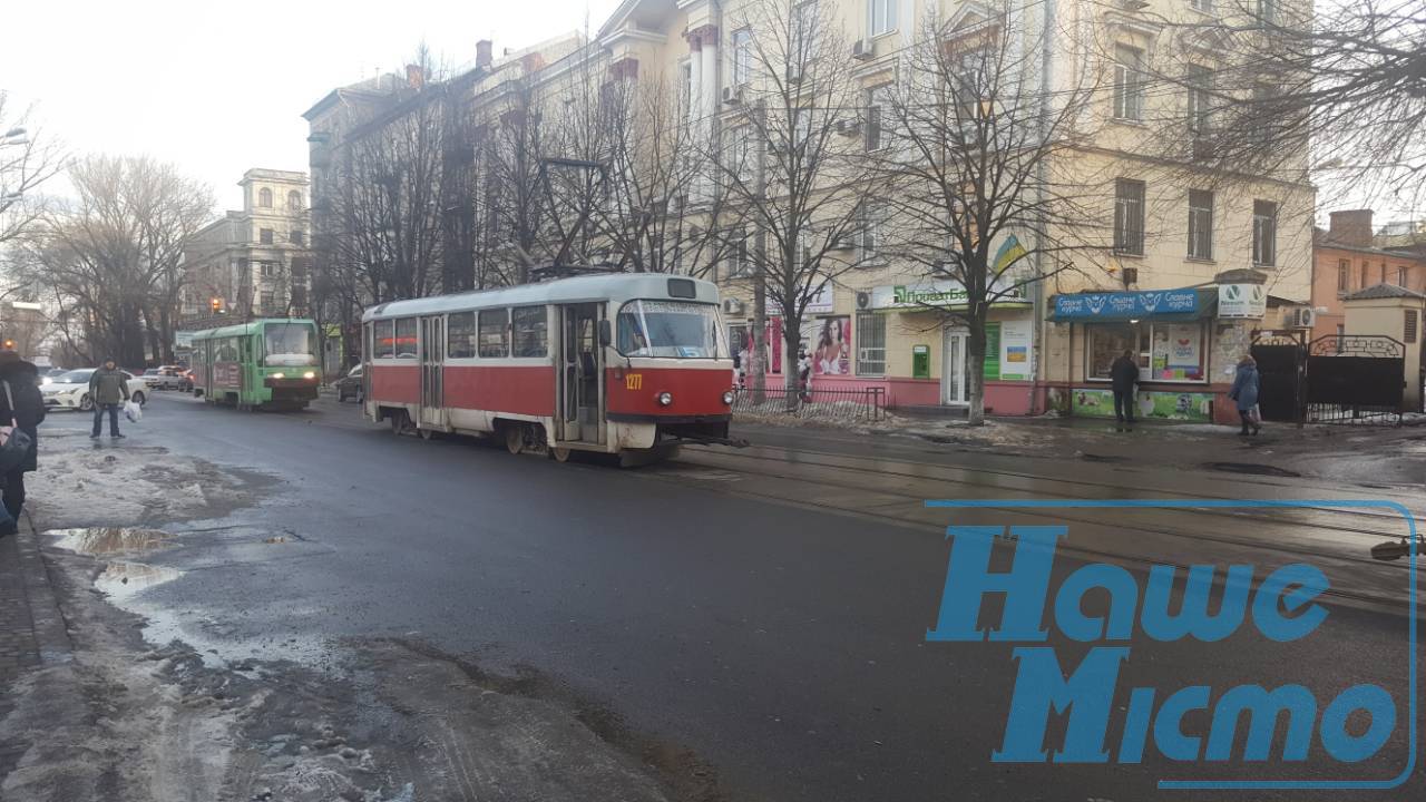 В Днепре трамвай № 5 сошёл с рельс (ФОТО). Новости Днепра.
