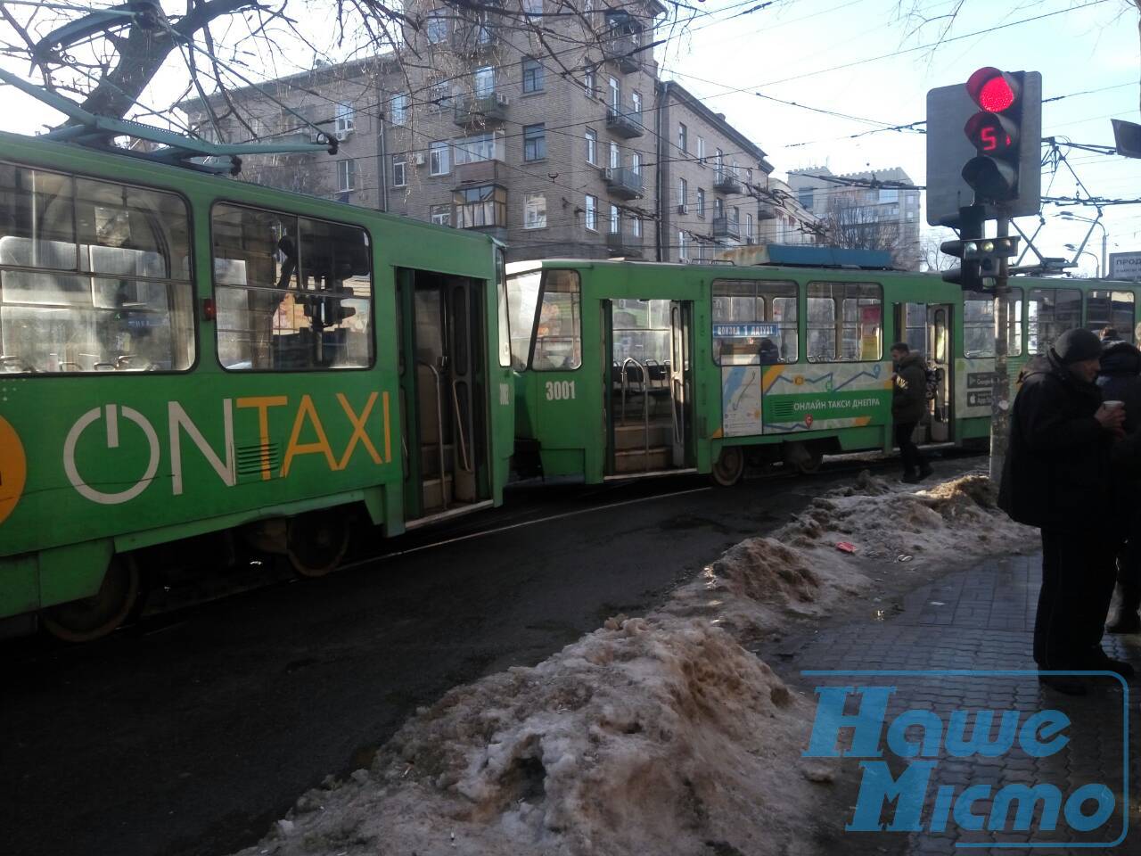 В Днепре ЗИЛ протаранил трамвай (ФОТО). Новости Днепра.