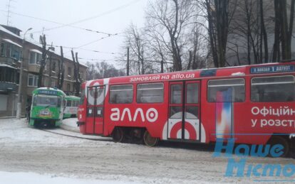 В Днепре из-за тающего снега трамваи сходят с маршрута. Новости Днепра