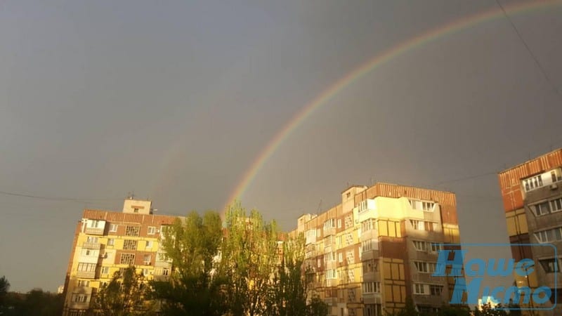Не часто такое встретишь: над Днепром раскинулась огромная двойная радуга (Фото). Новости Днепра.