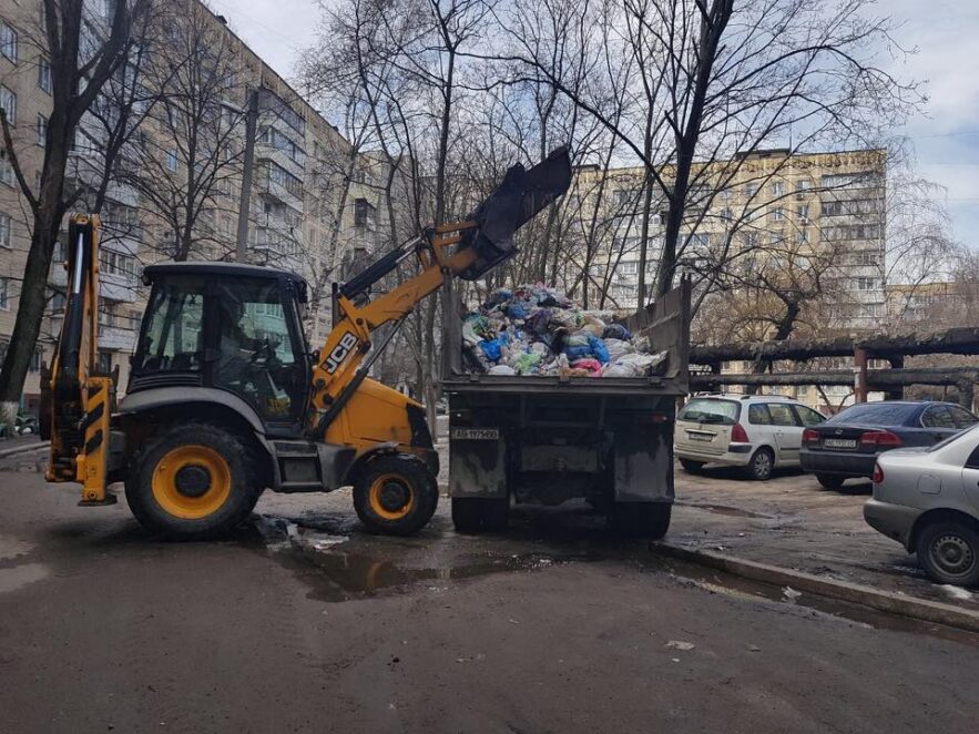 Коммунальные службы Днепра продолжают вывозить мусор (отчеты и планы). новости Днепра