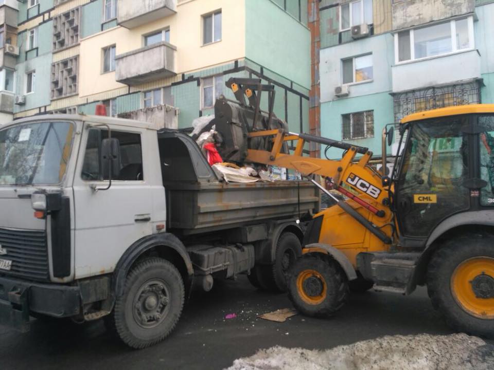 Коммунальные службы Днепра продолжают вывозить мусор (отчеты и планы). новости Днепра