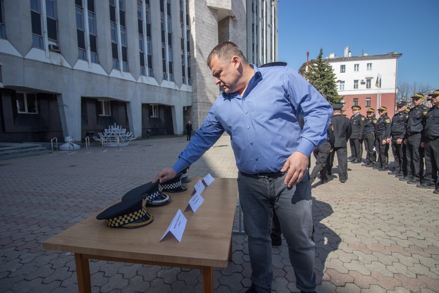 Форма європейського зразка та спеціальні жетони: У Дніпрі презентували нову амуніцію Муніципальної варти . Новости Днепра