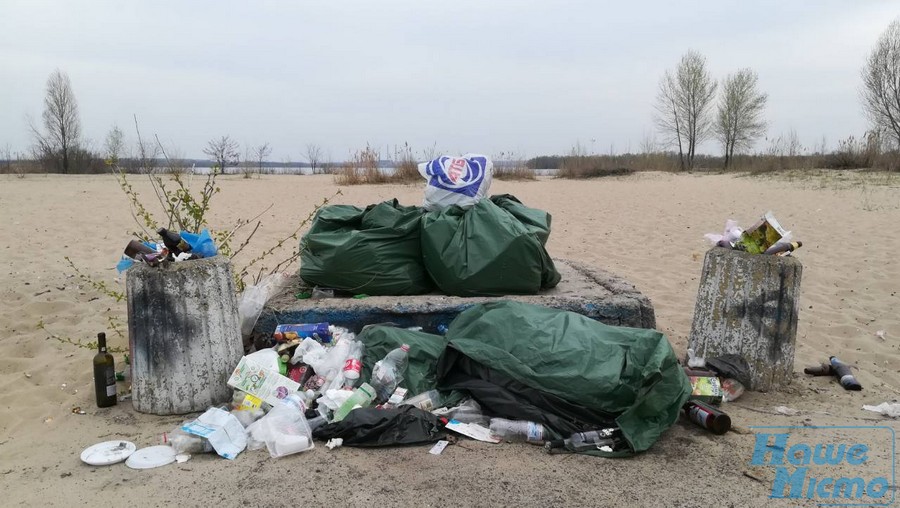 В Днепре вандалы разрушили центральный пляж (ФОТО). Новости Днепра