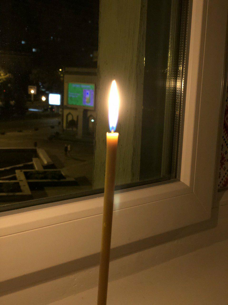 В Днепре зажгли более 350 свечей в память о погибших во Второй мировой войне. Новости Днепра