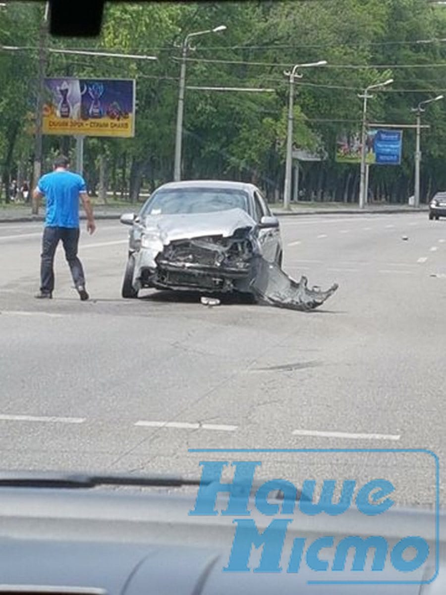 В Днепре столкнулись BMW X5 и Chevrolet Aveo (Фото). Новости Днепра