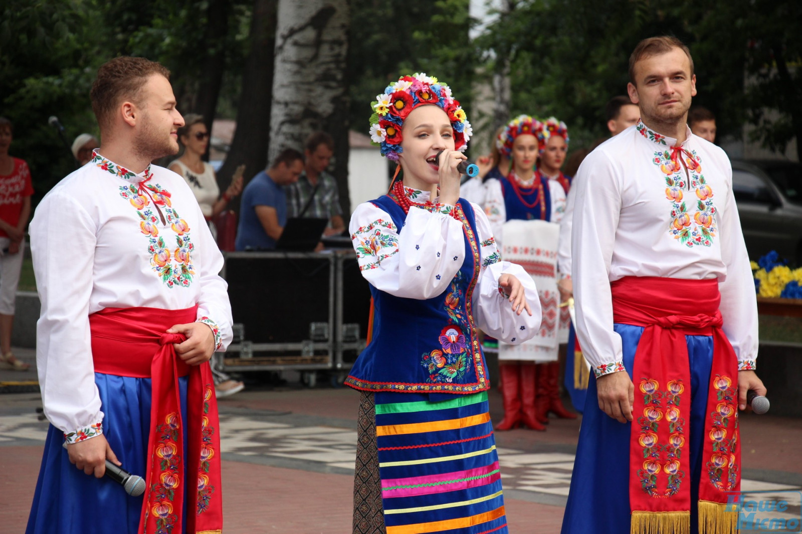 Дніпро відзначає День Конституції України. Новости Днепра