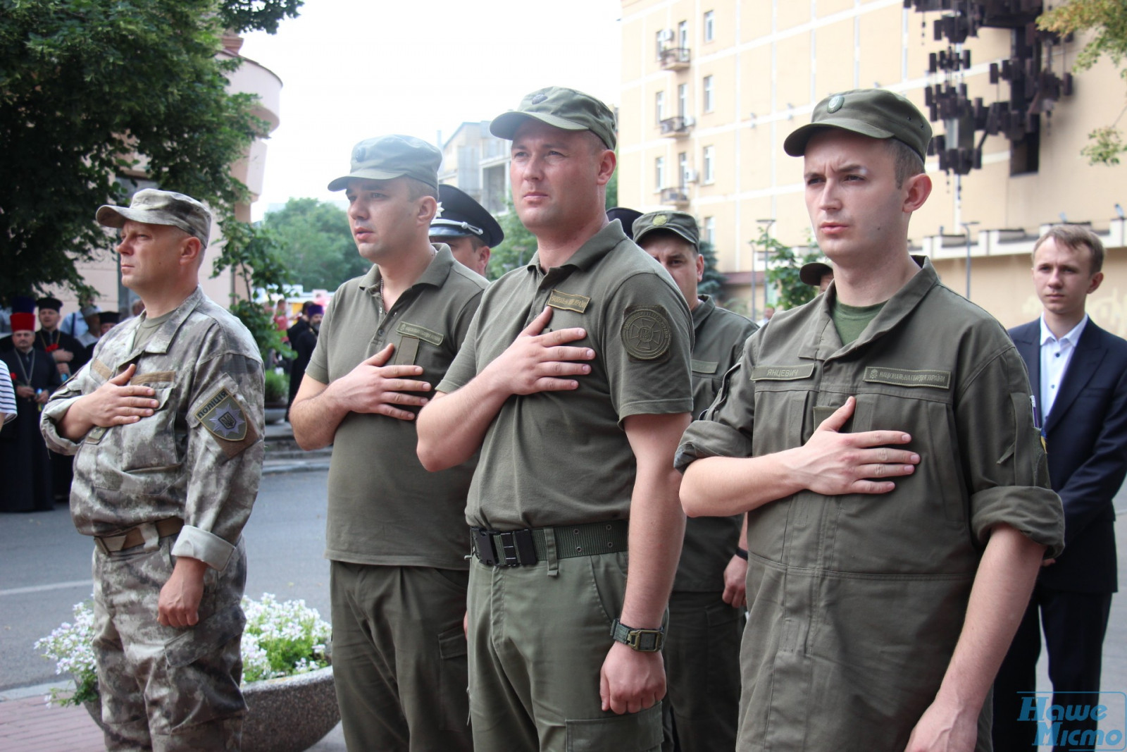 Дніпро відзначає День Конституції України. Новости Днепра