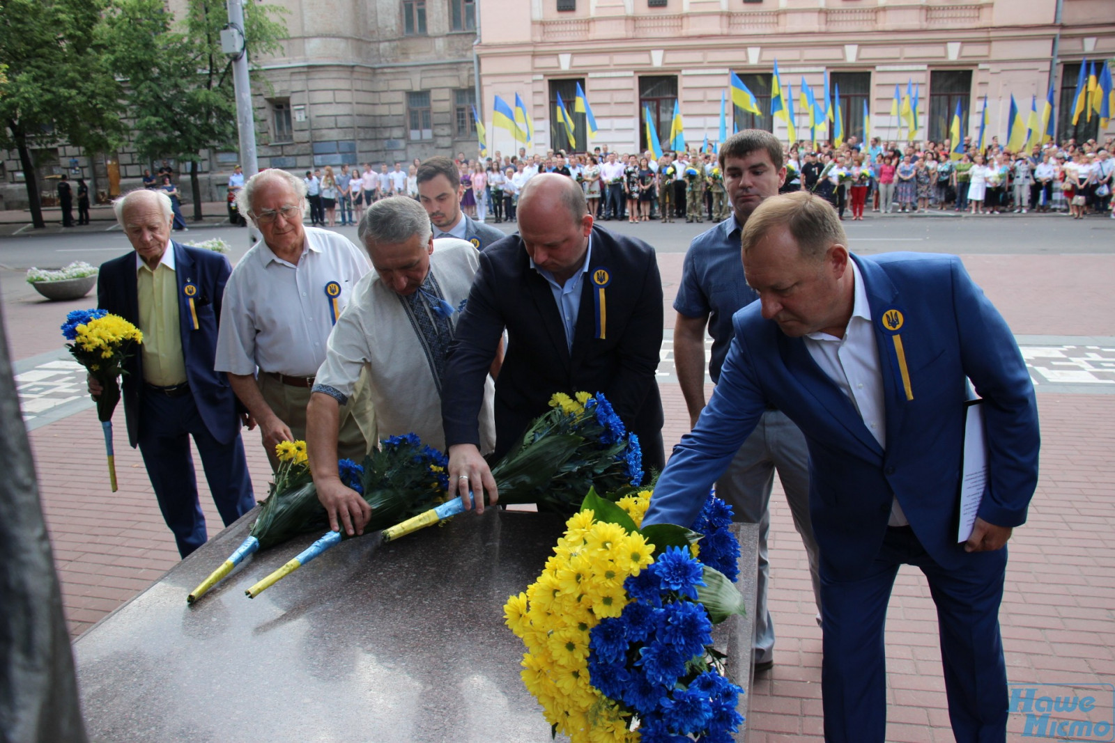 Дніпро відзначає День Конституції України. Новости Днепра