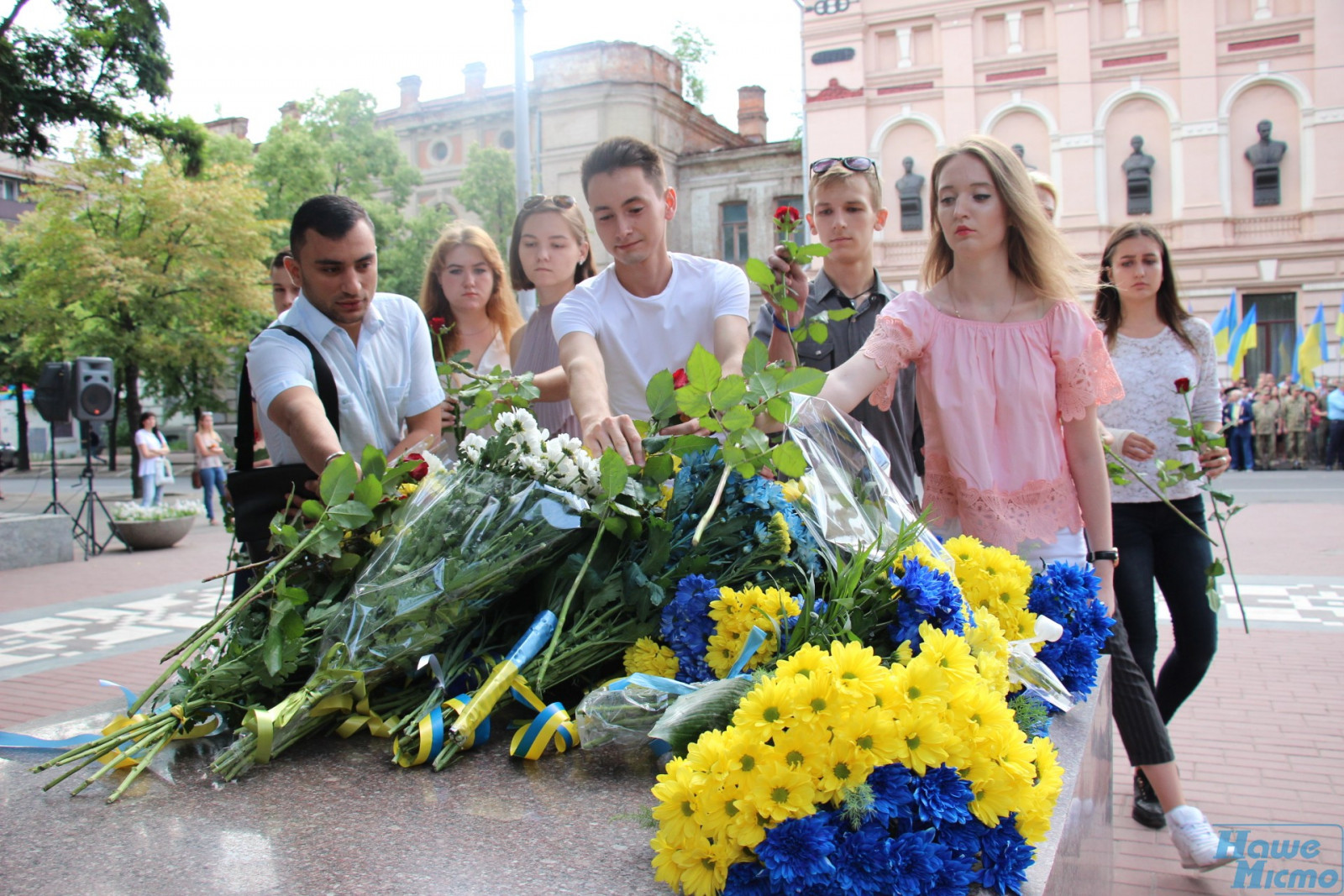 Дніпро відзначає День Конституції України. Новости Днепра