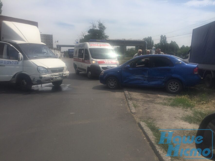 ДТП по ул.Каруны, есть пострадавшие. Движение затруднено. новости Днепра