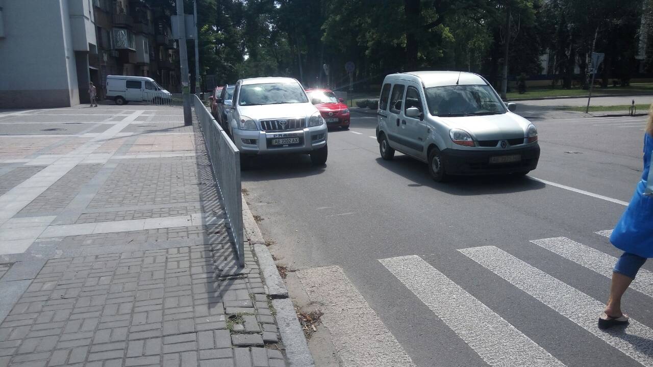 Мастер парковки на пешеходном переходе Днепра. Новости Днепра