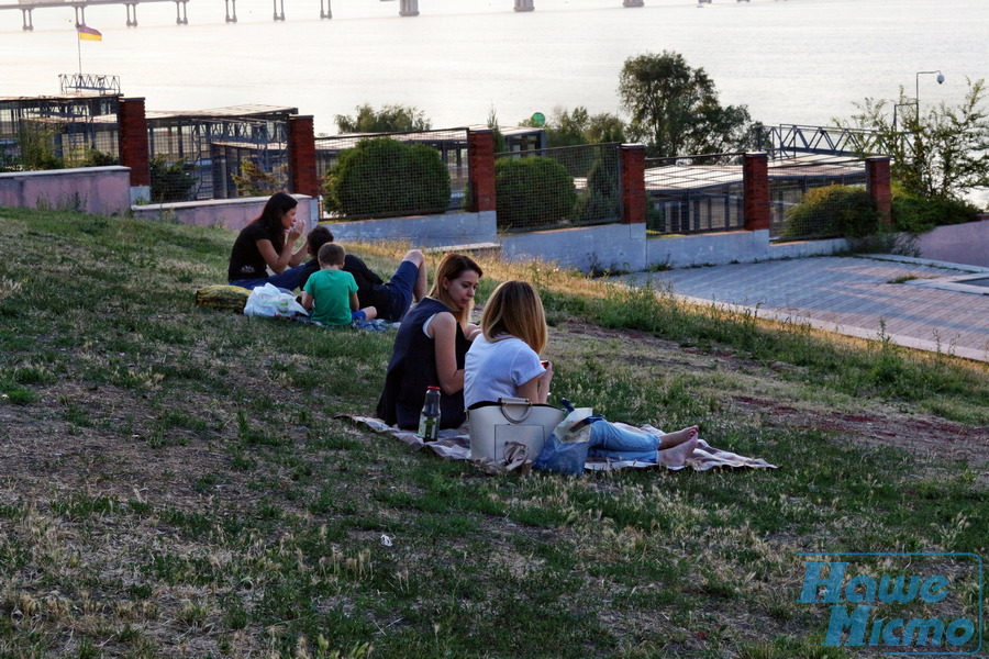 Вечерняя романтика старейшего парка Днепра. Новости Днепра