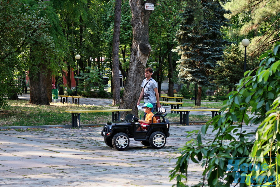 Вечерняя романтика старейшего парка Днепра. Новости Днепра