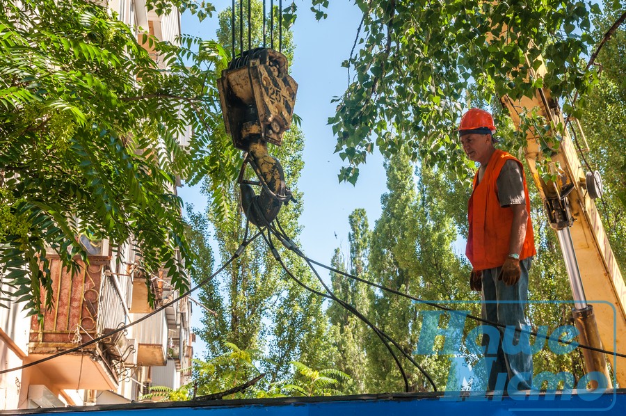 В Днепре демонтировали «наливайку» из 90-х (Фото). Новости Днепра