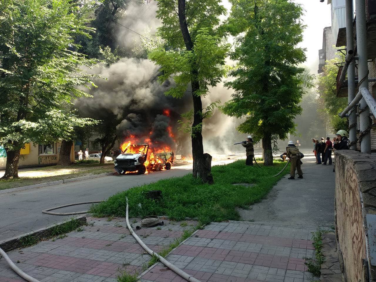 ЧП под Днепром: водитель загорелся вместе с автомобилем. Новости Днепра