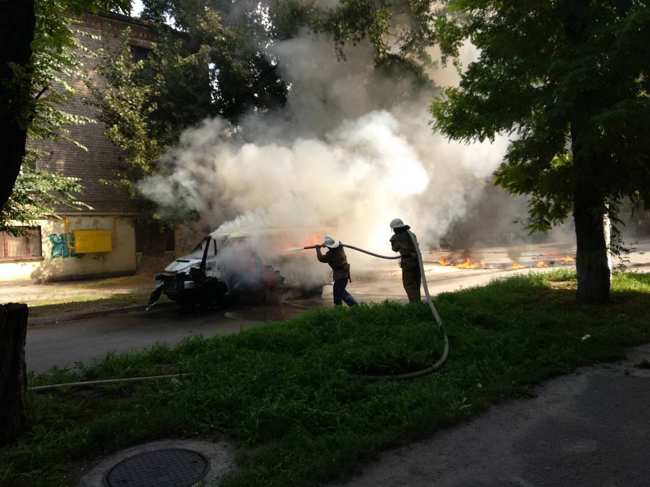 ЧП под Днепром: водитель загорелся вместе с автомобилем. Новости Днепра