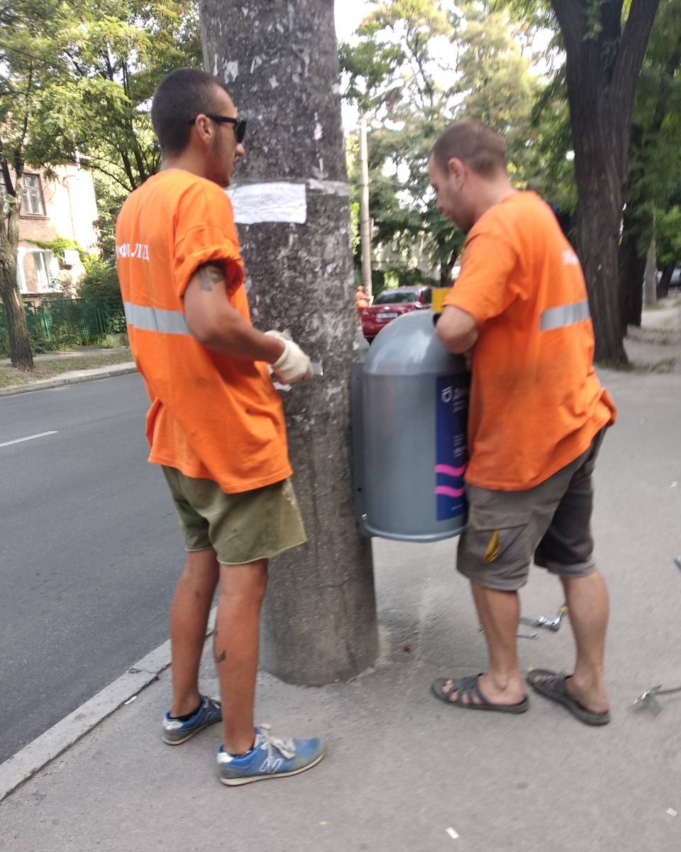 Чистый Днепр: ежедневно в городе устанавливаются с десяток урн. Новости Днепра