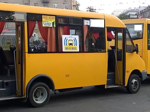 В Днепре у маршруток двери отваливаются на ходу. Новости Днепра