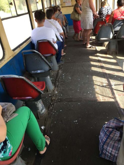 Осколки посыпались в салон: вандалы Днепра бьют стекла в трамваях. Новости Днепра