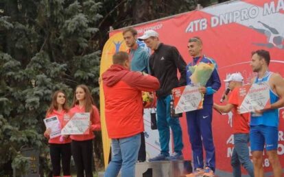 Мэр Днепра наградил самых быстрых бегунов ATB DNIPRO MARATHON. Новости Днепра