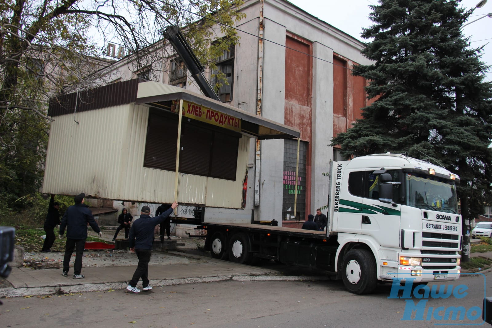 В Днепре вместо незаконных киосков построят торговый павильон. Новости Днепра