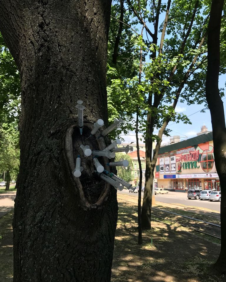 В Днепре наркоманы устроили "процедурную" прямо в детском парке (фото). Новости Днепра