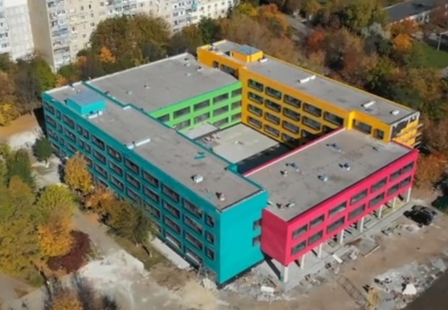 Учению - цвет: в Днепропетровской области строят самую яркую школу (видео). Новости Днепра