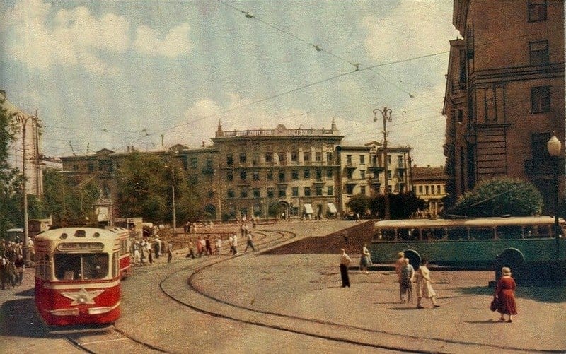 Винтажный трамвай, "Волги" и другой танк: цветные фотографии Днепра в 60-е. Новости Днепра