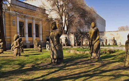 "Помогите спасти бабу", - главный музей Днепра просит помочь древнему памятнику. Новости Днепра