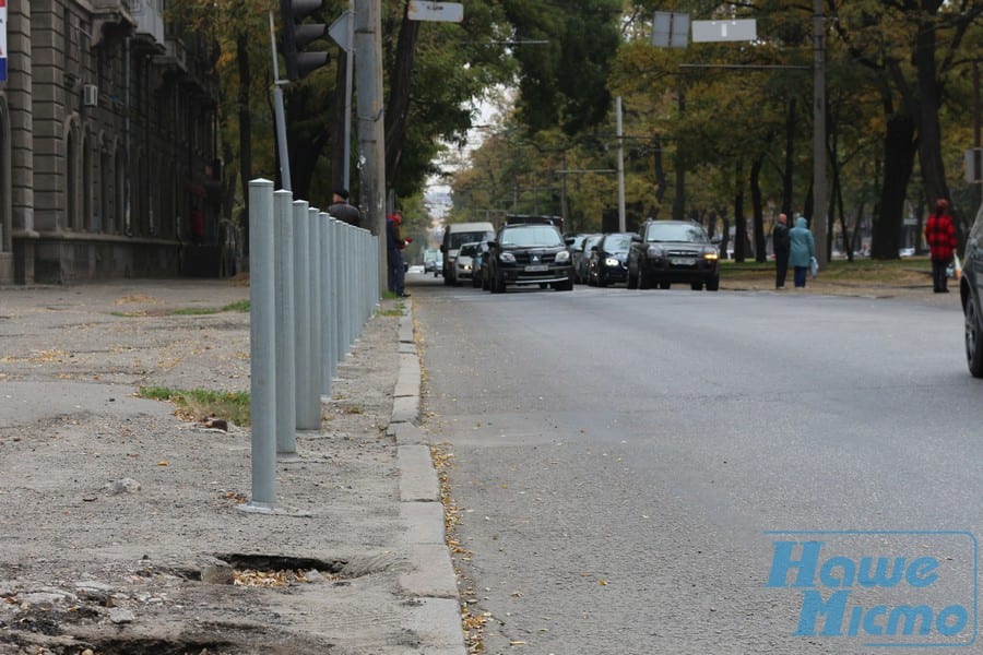 Убрать нельзя оставить: в Днепре вандалы расправились с антипарковочными столбиками (фото). Новости Днепра